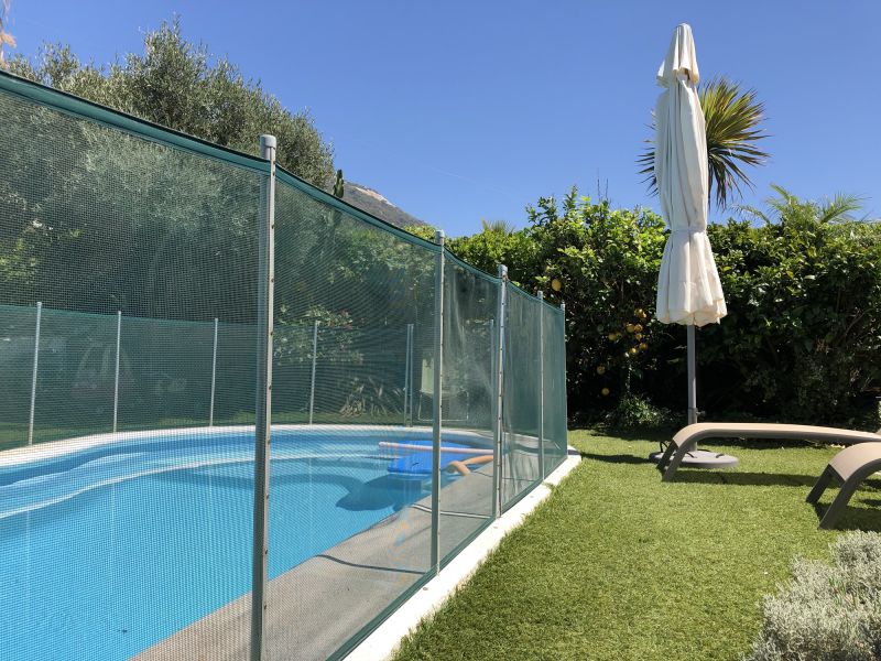 Childproof Mesh Fence Design